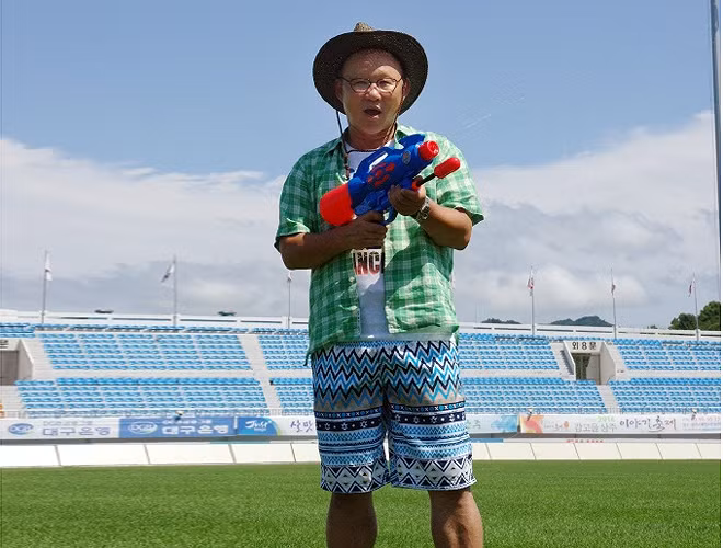 VFF thì cũng thừa hiểu, đã lâu lắm rồi mới kiếm được một nhà cầm quân hợp đến mức tưởng như sinh ra là để làm HLV đội tuyển Việt Nam (ảnh hs Thành Thắng)