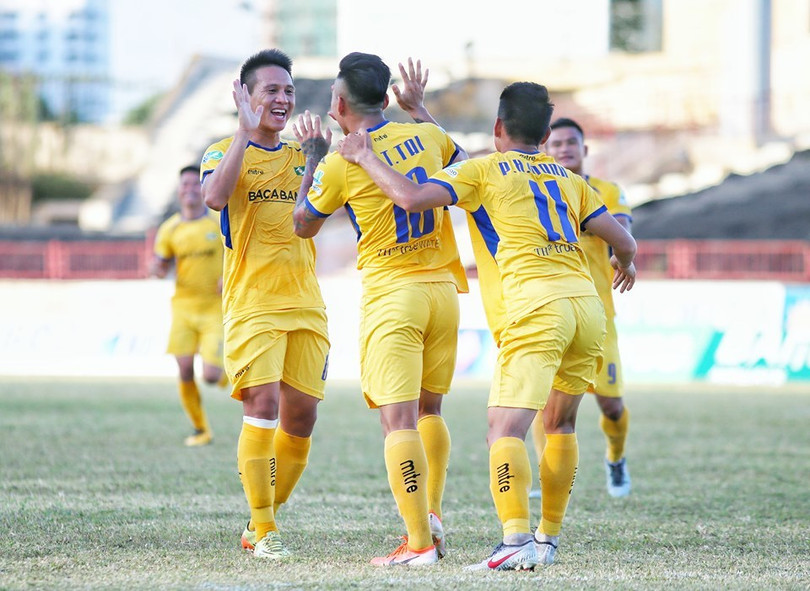 Tuấn Tài làm tái hiện hình ảnh Văn Đức lượt về V.League 2018 (ảnh Vietnamnet)