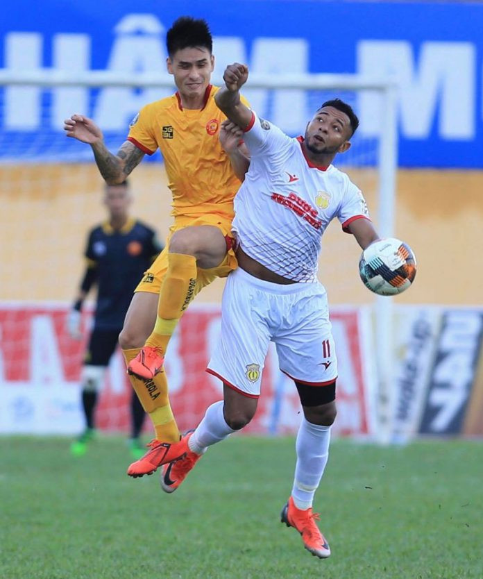 Trong 5 bàn thắng do số 11 thực hiện có 3 bàn từ chân phải, 2 bàn chân trái nhưng lại không có bàn thắng bằng đầu (ảnh VPF)