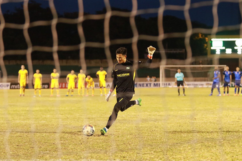 Trong 11 lượt sút penalty, Hồ Tuấn Tài, Hoàng Văn Khánh và Memovic Damir của SLNA thực hiện không thành công. (ảnh CĐV SLNA)