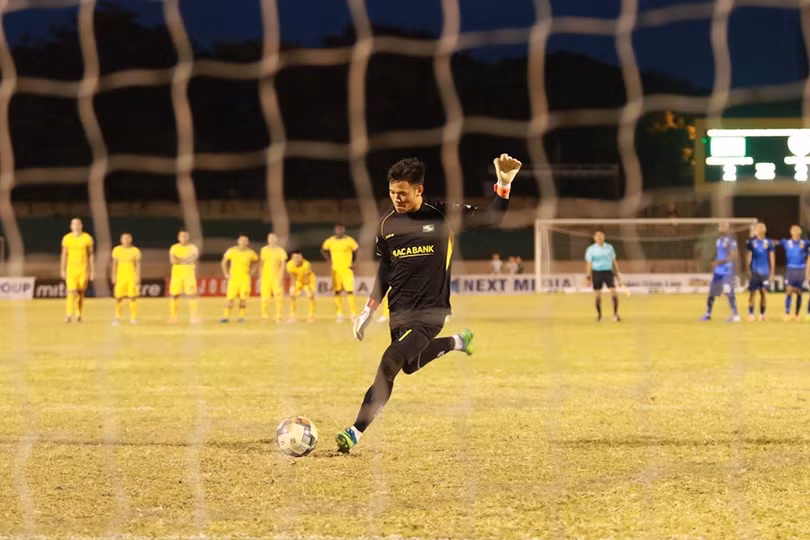 Trong 11 lượt sút penalty, Hồ Tuấn Tài, Hoàng Văn Khánh và Memovic Damir của SLNA thực hiện không thành công. (ảnh CĐV SLNA) Trong 11 lượt sút penalty, Hồ Tuấn Tài, Hoàng Văn Khánh và Memovic Damir của SLNA thực hiện không thành công. (ảnh CĐV SLNA)