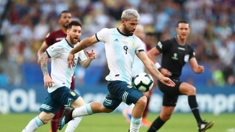 Trận này Messi chơi lùi thấp làm nhiệm vụ kiến tạo (ảnh CNN) Trận này Messi chơi lùi thấp làm nhiệm vụ kiến tạo (ảnh CNN)