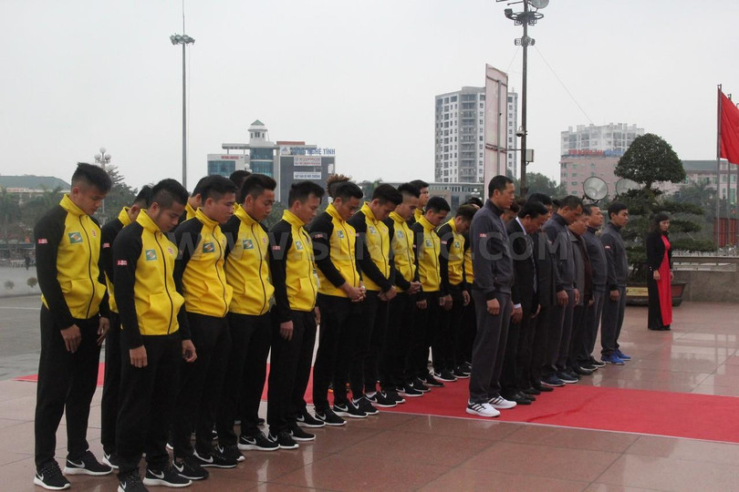 SLNA thực hiện lễ xuất quân tại Quảng trường Hồ Chí Minh (Vinh). Ảnh Songlamplus. SLNA cũng rất chú trọng thực hiện lễ xuất quân tại Quảng trường Hồ Chí Minh (Vinh). Ảnh Songlamplus.