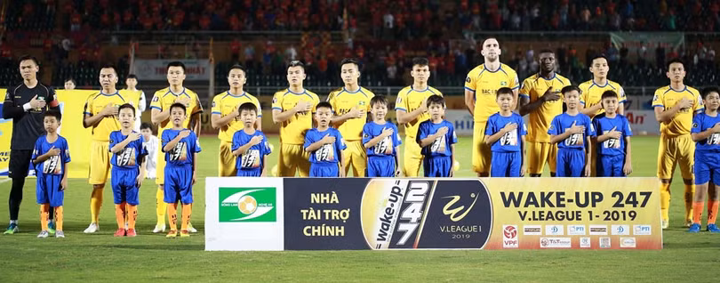 Không nhiều fan SLNA nghĩ đến việc đội bóng xứ Nghệ sẽ đứng vị trí thứ 4 khi khép lại lượt đi V.League 2019 (ảnh VPF)