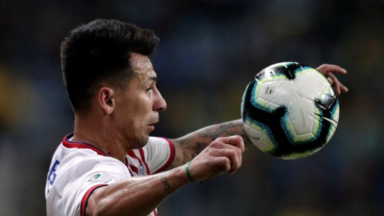 Thể lực dồi dào, cùng tinh thần quyết chiến của các cầu thủ khách đã khiến cho Brazil không tài nào xuyên thủng hàng phòng ngự.(ảnh CNN)