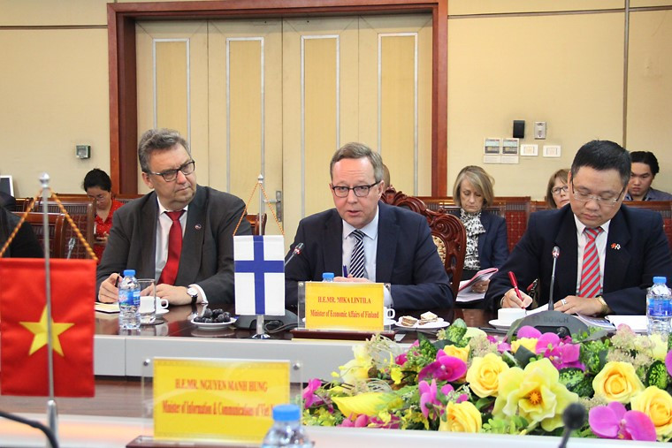 Bộ trưởng Kinh tế Phần Lan Mika Lintila phát biểu tại buổi tiếp Bộ trưởng Kinh tế Phần Lan Mika Lintila phát biểu tại buổi tiếp