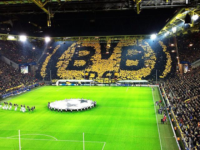 Pháo đài Signa Iduna Park của Dortmund được mệnh danh là 