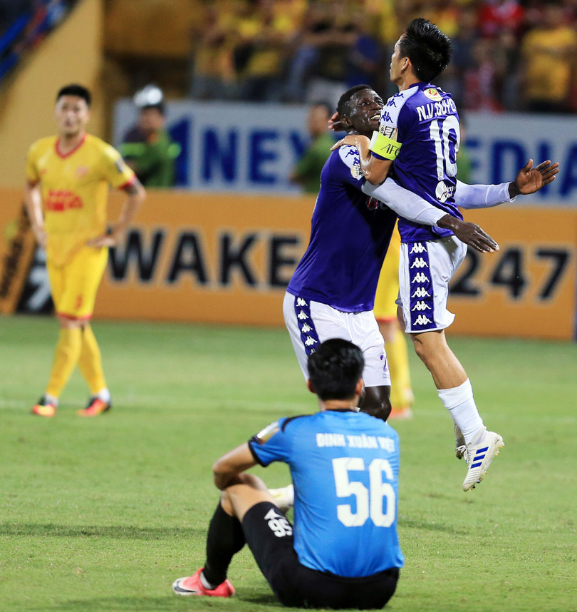 Ai ngăn được bộ đôi HN này ghi bàn? Ảnh VPF.