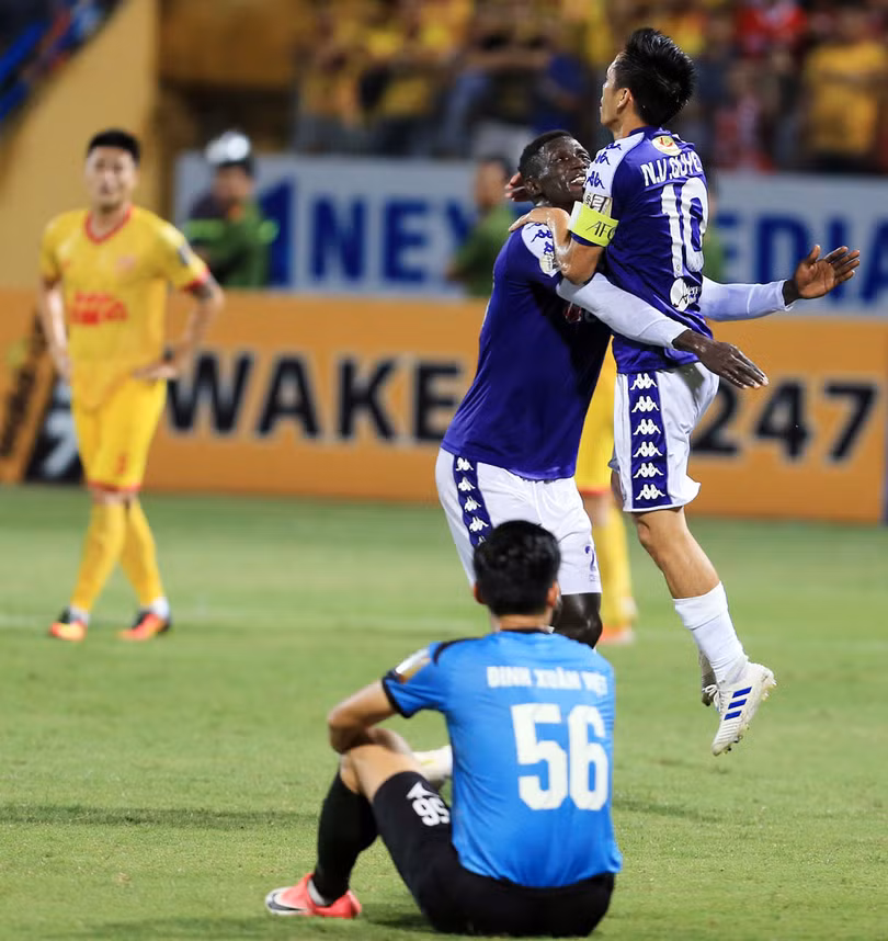 Vòng 23 V.League 2019: Hà Nội củng cố vị trí, Thanh Hóa “gồng mình” ảnh 3 Ai ngăn được bộ đôi HN này ghi bàn? Ảnh VPF.