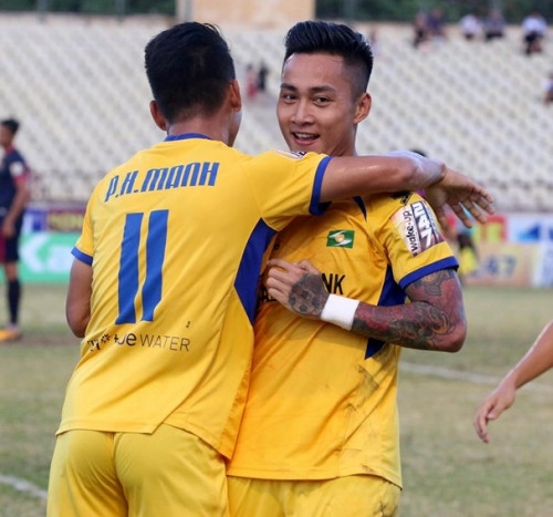 Không có Tuấn Tài, gánh nặng ghi bàn dồn vào vai Xuân Mạnh. Ảnh VPF.