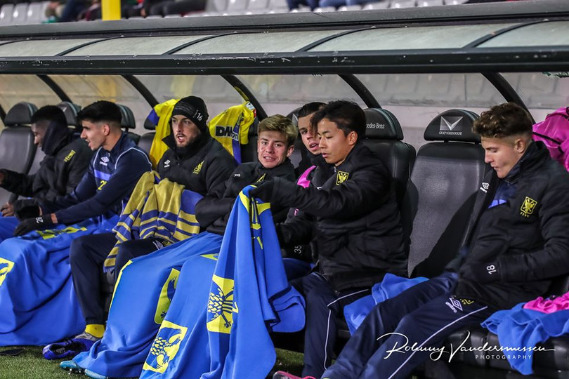 Vấn đề lúc này của Công Phượng là phải lọt được vào băng ghế dự bị trước khi nghĩ đến việc vào sân. Ảnh CLB