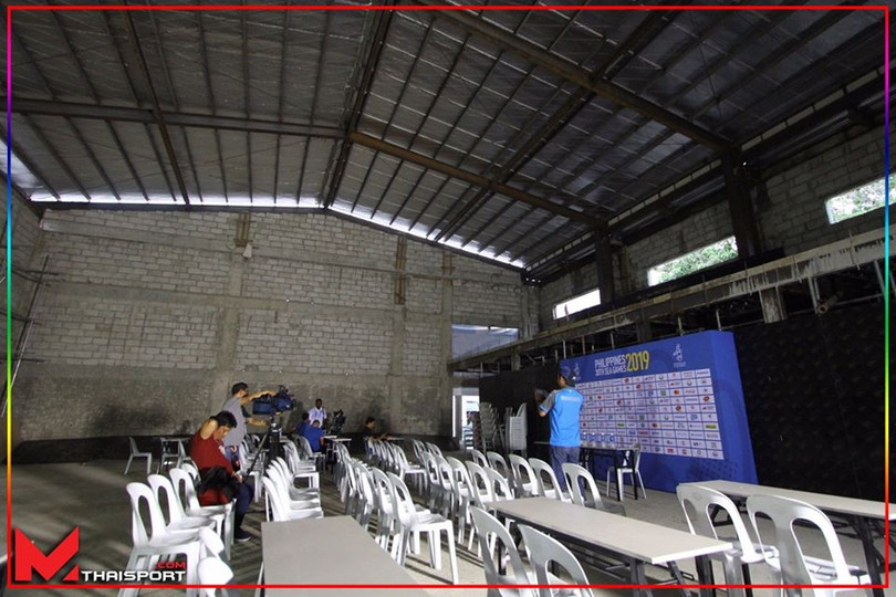 Phòng họp báo hệt nhà kho của SEA Games 30.