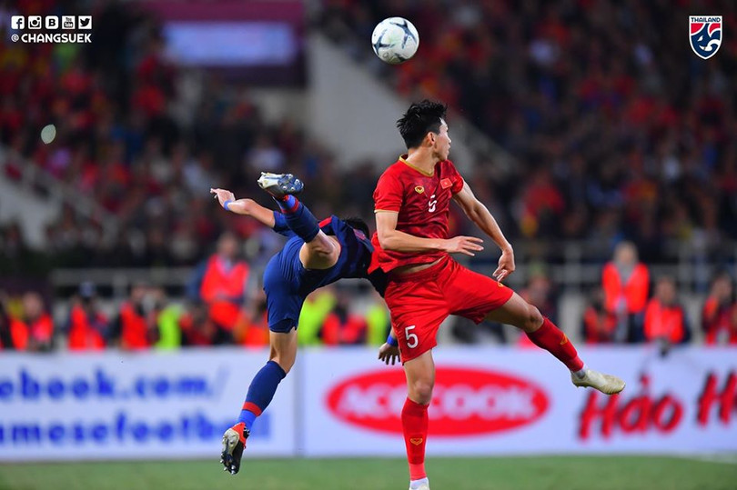 Đây là trận đấu mà HLV, cầu thủ 2 đội và trọng tài đã làm tốn không biết bao nhiêu bút mực của báo chí. Ảnh Changsuek Đây là trận đấu mà cầu thủ 2 đội và trọng tài đã làm tốn không biết bao nhiêu bút mực của báo chí. Ảnh Changsuek