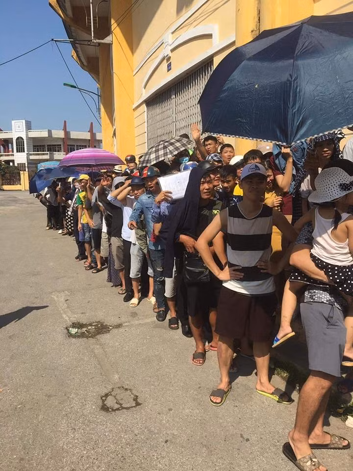 Mùa này kiếm được tấm vé vào sân Thiên Trường không phải là chuyện dễ dàng. Ảnh NĐFC.