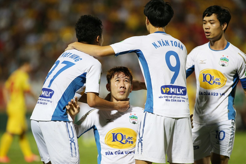 Liệu dàn sao đội tuyển có giúp HAGL thoát đá play-off? Ảnh HAGL.