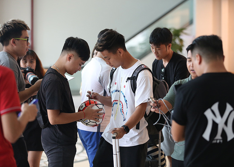 Khi nhiều “mắt xích” bị căng cứng ảnh 2 Các cầu thủ trong nước đã tập trung đội tuyển vào chiều 26/8. Ảnh VNN.