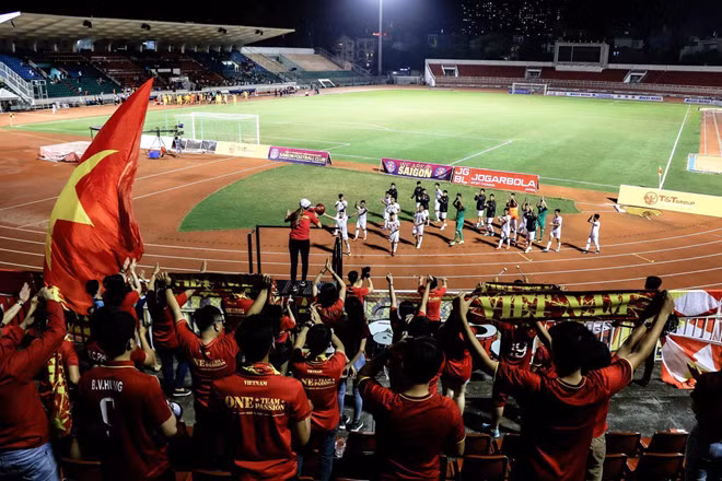 Nên chăng tính đến việc chuẩn hóa dần công tác cổ động bóng đá ảnh 3