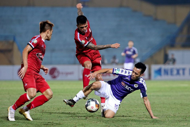 Văn Quyết- cầu thủ xuất sắc nhất V.League 2 năm liên tiếp. Ảnh HNFC.