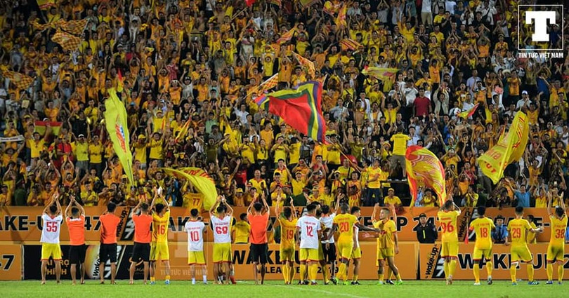 Duy nhất sân Thiên Trường đông kín khán giả như thế này. Ảnh NĐFC