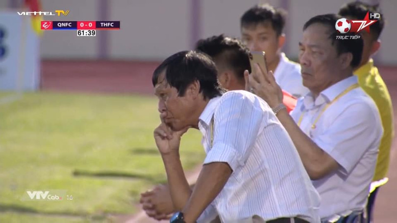 Sau đỉnh cao là... vực thẳm hay là chuyện nhân nào quả nấy ảnh 1 Áp lực đang dồn lên bầu Đệ và HLV Quang Bảo. Ảnh màn hình.