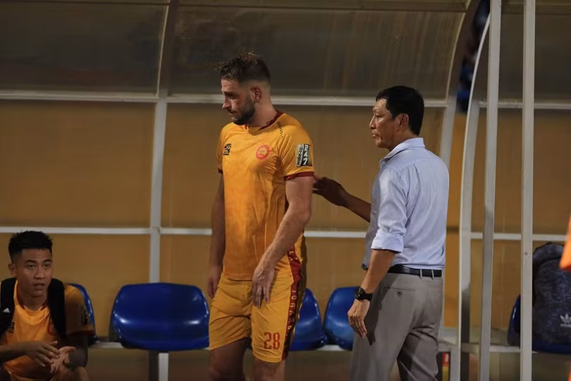 cách sử dụng tiền vệ Gramoz thời HLV Vũ Quang Bảo khác người tiền nhiệm nên các tam giác tấn công của Thanh Hóa không còn linh hoạt như xưa.