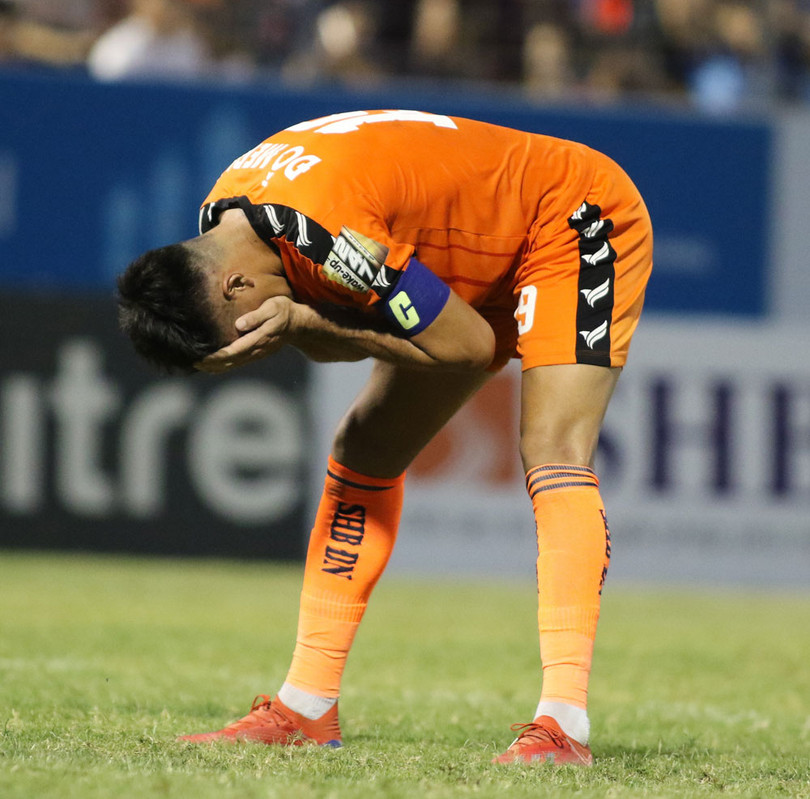 Đỗ Merlo đá hỏng 11m, khiến SHB.Đà Nẵng trắng tay trên sân nhà. Ảnh VPF.