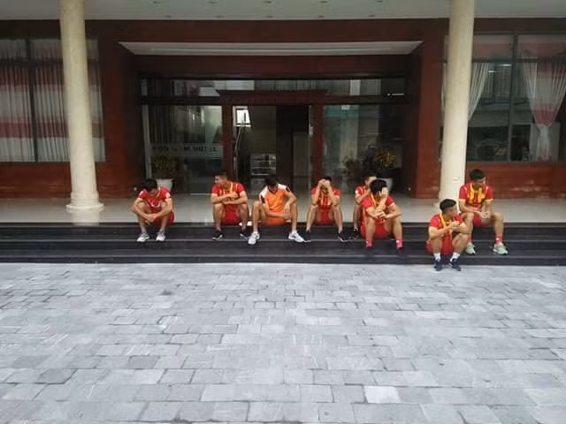 Nỗi buồn không lời. Ảnh NĐFC Nỗi buồn không lời. Ảnh NĐFC