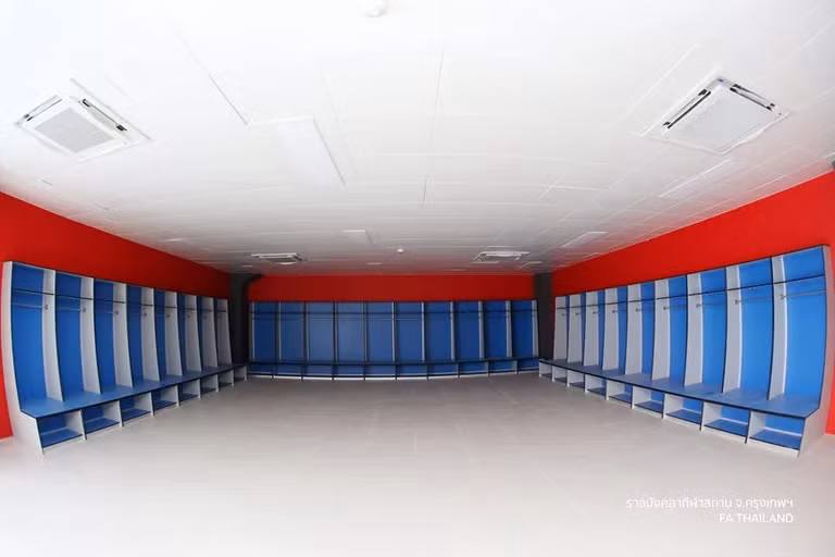 Phòng thay đồ của SVĐ Rajamangala. Ảnh CLB