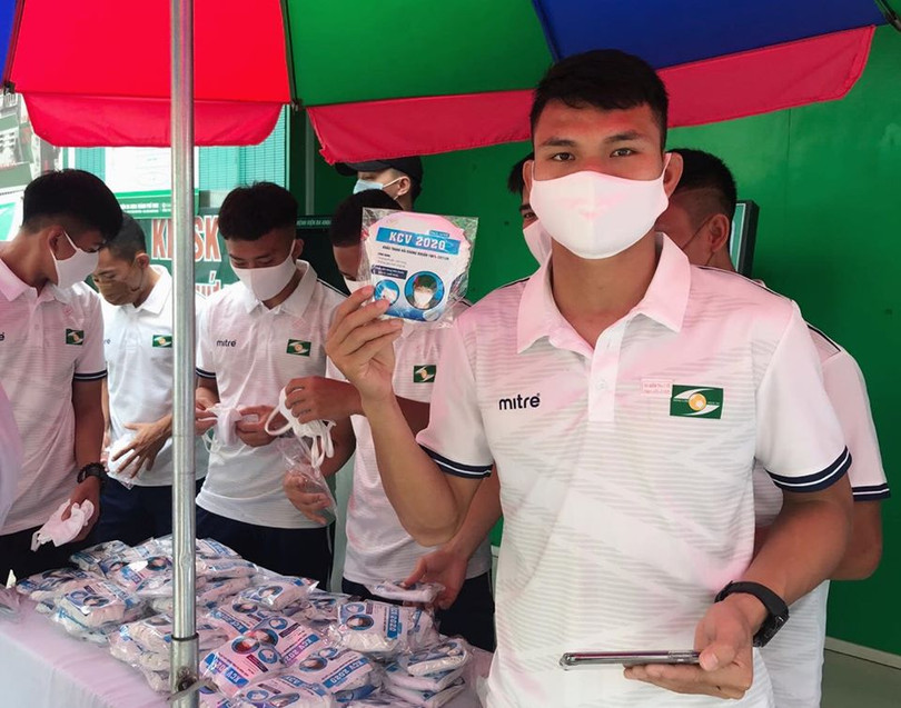 Không chỉ VPF gặp khó mà các CLB cũng đang đứng trước khó khăn, việc V.League 2020 bị hoãn chưa biết bao giờ thi đấu trở lại khiến quỹ lương bị đội lên. Ảnh SLFC. Không chỉ VPF gặp khó mà các CLB cũng đang đứng trước khó khăn, việc V.League 2020 bị hoãn chưa biết bao giờ thi đấu trở lại khiến quỹ lương bị đội lên. Ảnh SLFC.