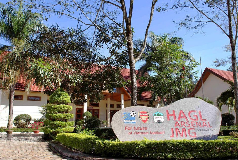 Mãi đến nay, các đội trẻ mới được đi giày khi tập luyện và các đội U15, U17 mới được phép tham dự giải trẻ quốc gia. 