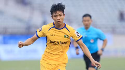 Văn Đức còn 2 năm hợp đồng ở sân Vinh được cho là trụ cột của SLNA mùa giải V.League 2020 cùng với Xuân Mạnh, Tuấn Tài, Văn Khánh. Ảnh SLFC