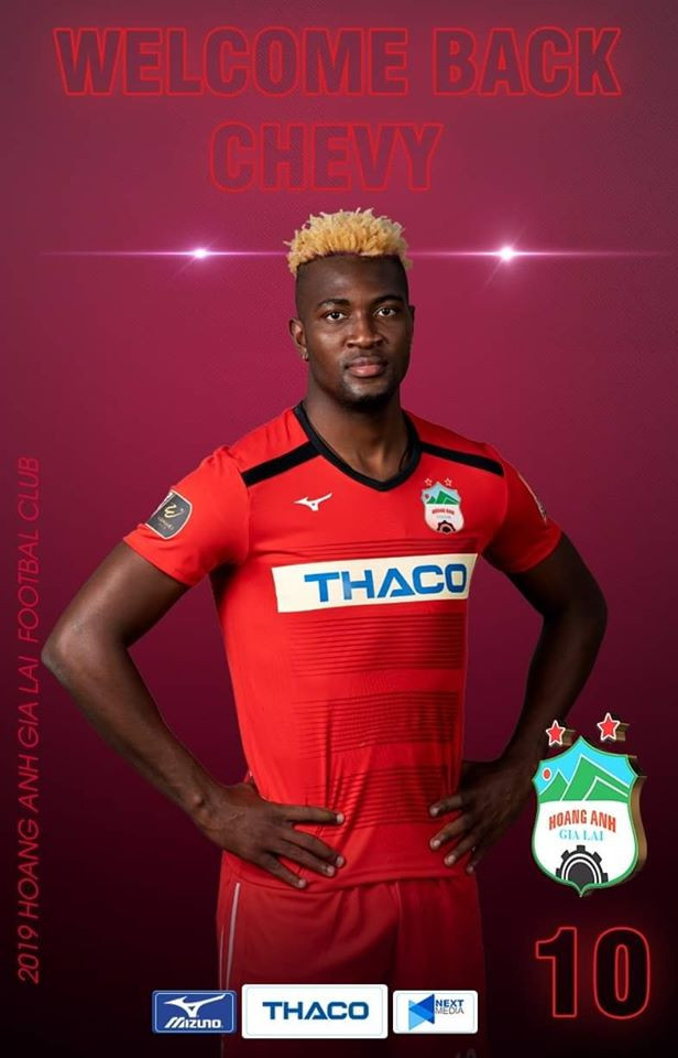 HLV Lee Tae- Hoon đã tái ký hợp đồng với tiền đạo Chevaughn Walsh. Ảnh HAGLFC