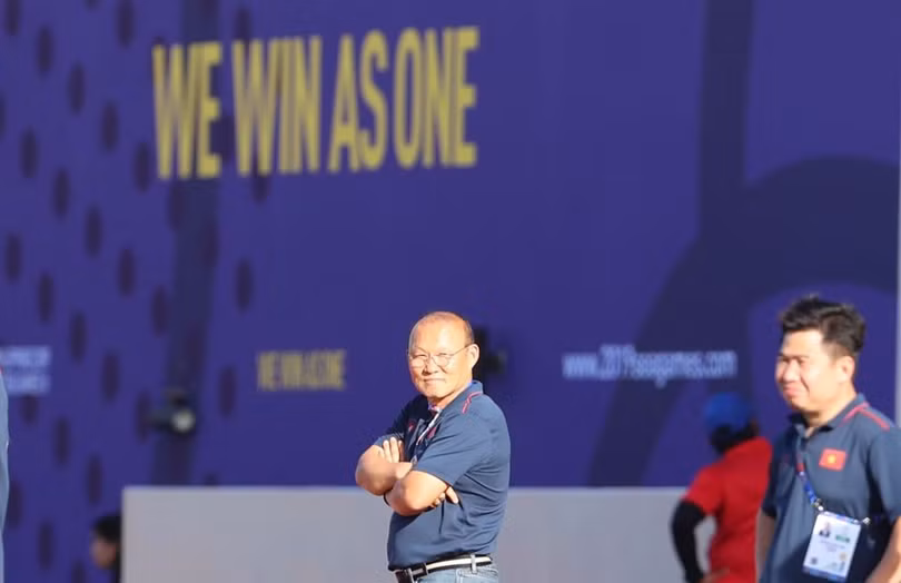 Ông Park đang toan tính đội hình đối đầu với người Thái. Ảnh VF. Ông Park đang toan tính đội hình đối đầu với người Thái. Ảnh VF.