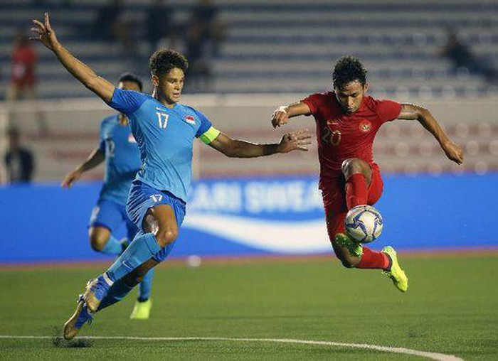 Bàn về “khẩu thần công 2 nòng” của HLV Indra ảnh 2 Osvaldo Haat di chuyển rộng, thiên về lối đá càn lướt và tì đè đối thủ. Ảnh CLB