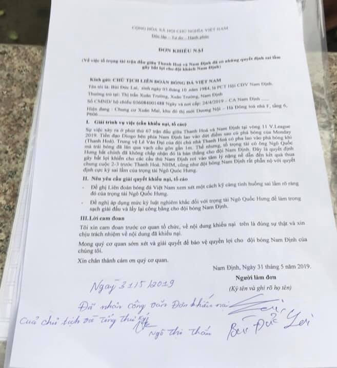 Cổ động viên Bùi Đức Lai của Nam Định đã viết đơn khiếu nại trọng tài (ảnh Viettimes)