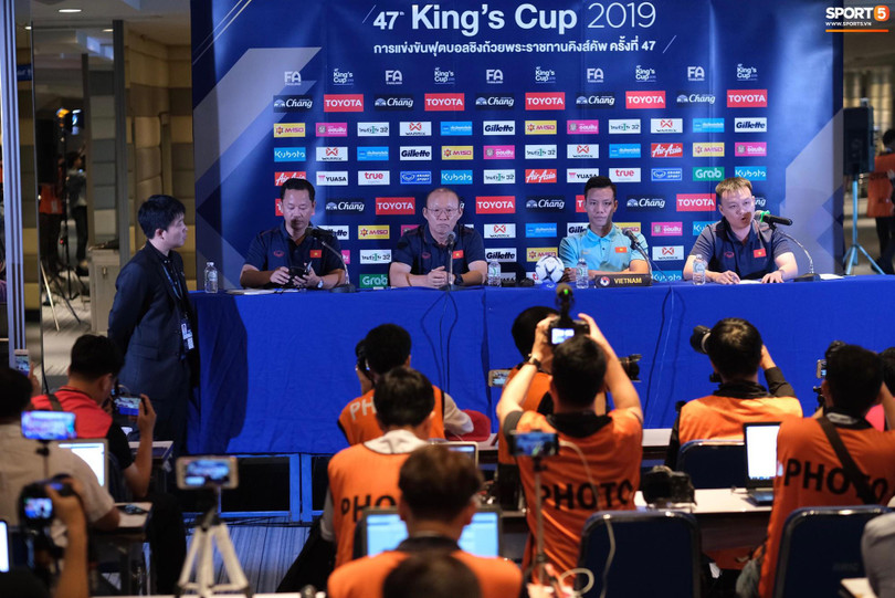 King's Cup 2019: Nóng bỏng trên các mặt báo Thái Lan ảnh 3
