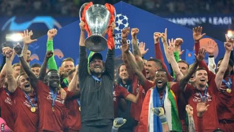 Phải đến lần thứ 3 có mặt tại traanh chung kết, HLV Jurgen Klopp mới được hưởng niềm vui (ảnh CNN)