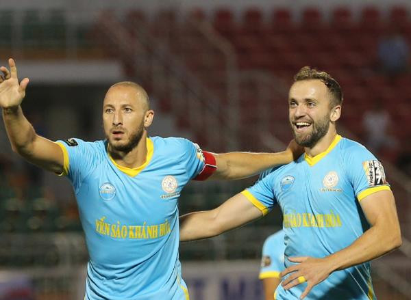 Vòng 14 V.League 2019: S.Khánh Hòa trước cơ hội “trời cho” ảnh 2 3 ngoại binh Zarour - Toure – Oliveira thì chỉ còn trung vệ Zarour giữ được phong độ (ảnh Báo JK)