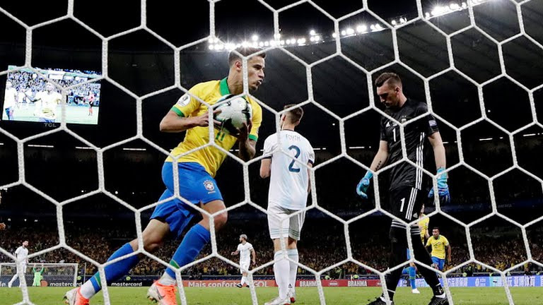 Đá với các cầu thủ Brazil, các nhà bậc thầy về kỹ thuật sân cỏ mà ngay từ phút 19 đã thủng lưới thì bất cứ đội bóng nào cũng chỉ chuốc thất bại thêm (ảnh CNN) Đá với các nhà bậc thầy về kỹ thuật sân cỏ mà ngay từ phút 19 đã thủng lưới thì bất cứ đội bóng nào cũng chỉ chuốc thật bại thêm (ảnh CNN)