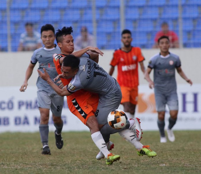 Hơi nóng các đội phía sau đã phả vào lưng đội đầu bảng TP.HCM (ảnh VPF) Hơi nóng các đội phía sau đã phả vào lưng đội đầu bảng TP.HCM (ảnh VPF)