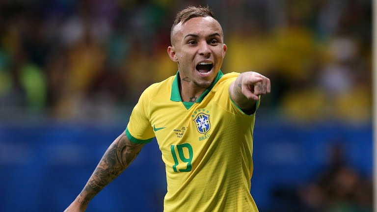 VAR đã ngăn điệu Samba nổi lên trên sân Fonte Nova ảnh 5 %. Các cầu thủ xứ Samba đã tung được 19 cú sút, có 9 quả phạt góc nhưng cái cần nhất là bàn thắng lại không có. (ảnh AP)