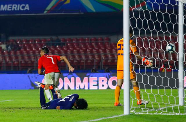 Chi Lê đến với Copa lần này với dàn cầu thủ gần như y hệt 2 năm về trước. Ảnh AP