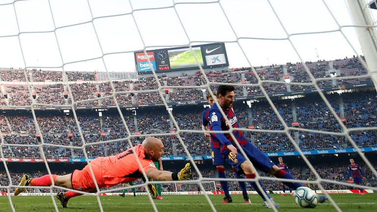 Không phải chỉ Eibar mà bất cứ đối thủ nào đến sân Camp Nou mà để Barca ghi bàn trước thì dễ dẫn đến vỡ trận. Ảnh CLB