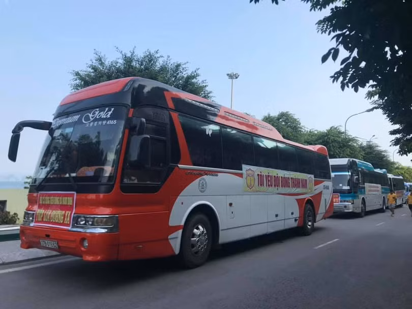 Dù thua nhưng fan Nam Định vẫn hài lòng với tinh thần thi đấu của các cầu thủ. Ảnh NĐFC