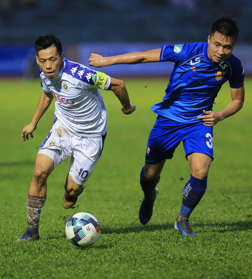 Văn Quyết vẫn quá xuất sắc. Ảnh VPF