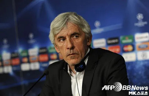 UAE bổ nhiệm tân HLV trưởng Ivan Jovanovic để nhằm đuổi kịp Việt Nam tại bảng G chiến dịch vòng loại World Cup 2022. Ảnh AFP UAE bổ nhiệm tân HLV trưởng Ivan Jovanovic để nhằm đuổi kịp Việt Nam tại bảng G chiến dịch vòng loại World Cup 2022.