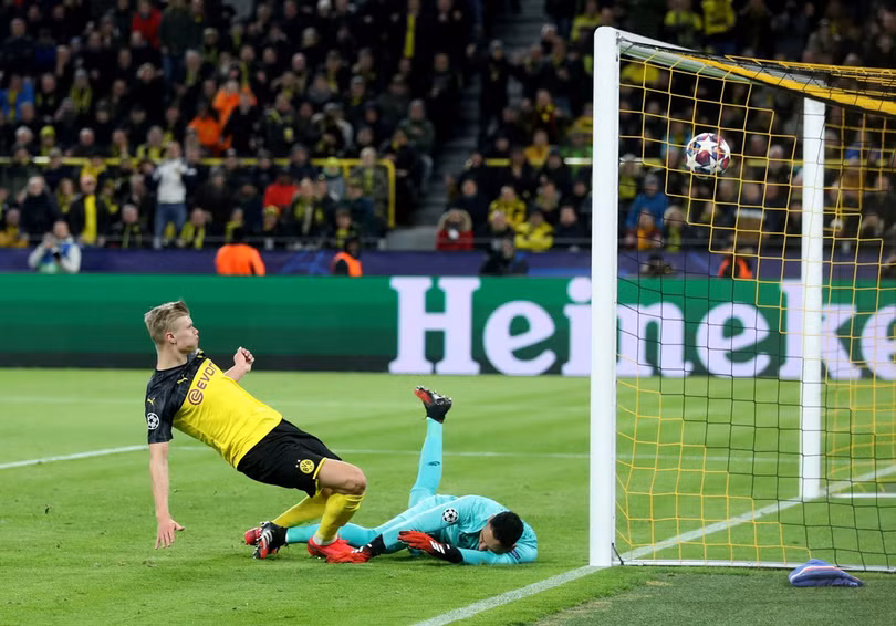 Haaland là cầu thủ duy nhất ghi bàn cho hai đội trong một mùa giải Champions League . Ảnh UEFA