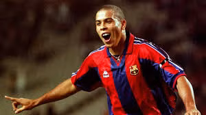 Tiền đạo Ronaldo đã ghi đến 47 bàn sau 49 trận và giúp cho đội bóng xứ Catalan giành được 3 danh hiệu. Ảnh Barca Tiền đạo Ronaldo đã ghi đến 47 bàn sau 49 trận và giúp cho đội bóng xứ Catalan giành được 3 danh hiệu. Ảnh Barca