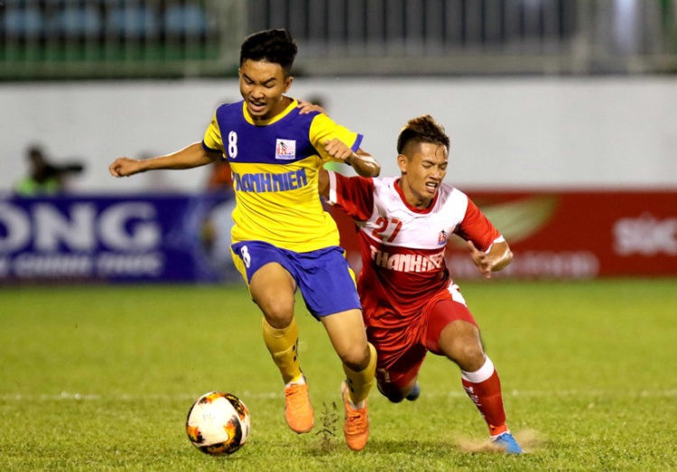 VFF đã không dám loại bỏ những con sâu sân cỏ. Ảnh NLĐ