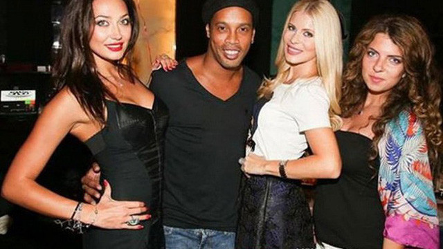 Ronaldinho và những vụ bê bối đời tư. Ảnh AP